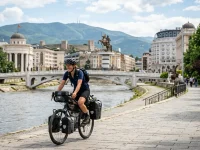 Skopje à vélo : trois jours pour explorer la capitale la plus insolite des Balkans