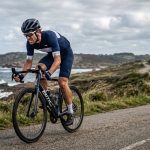 Vélo et vent de face : 5 astuces efficaces pour mieux avancer